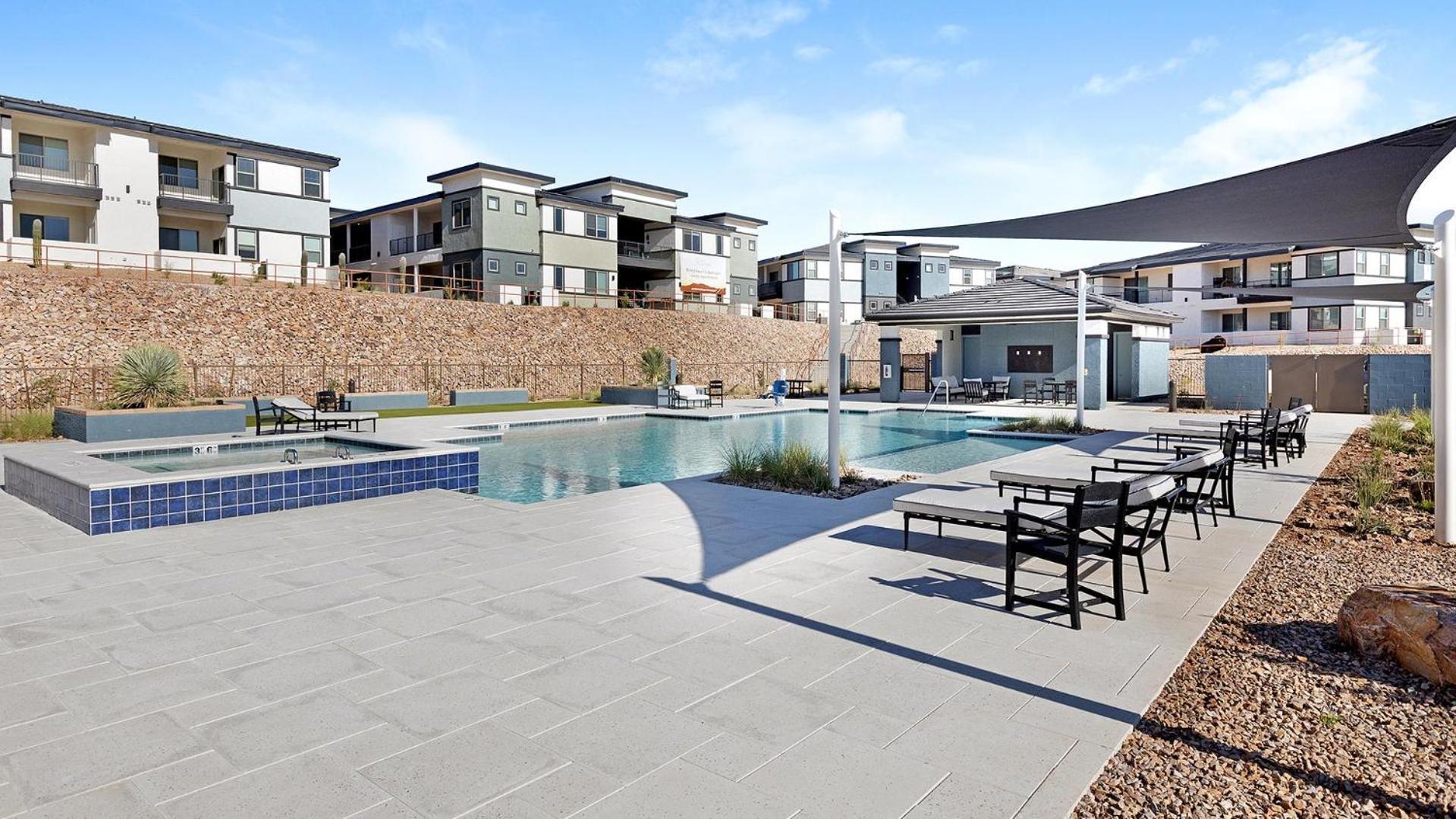 Landing Chic 1BD Pool