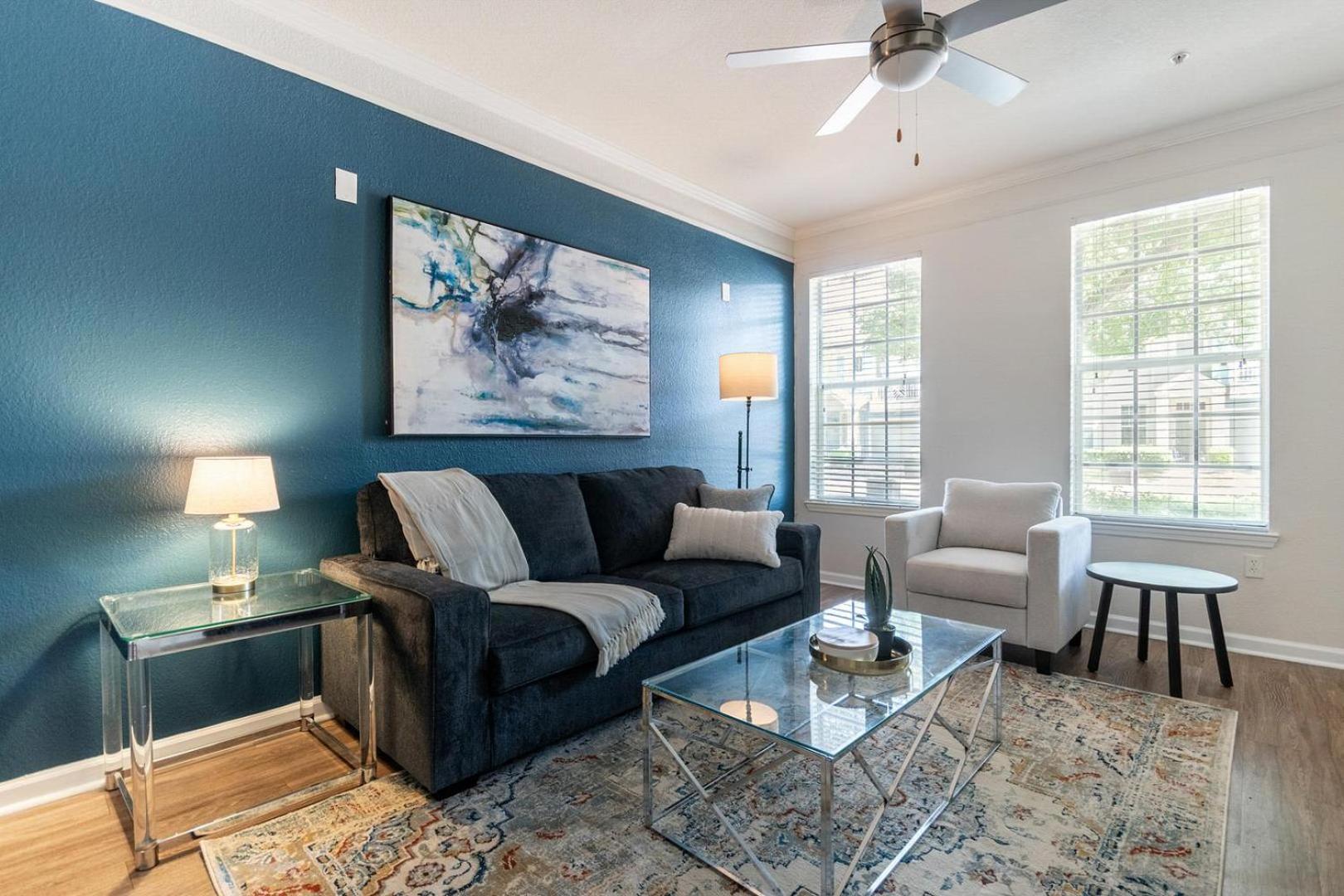 Landing Stunning 1BD Gym Pool