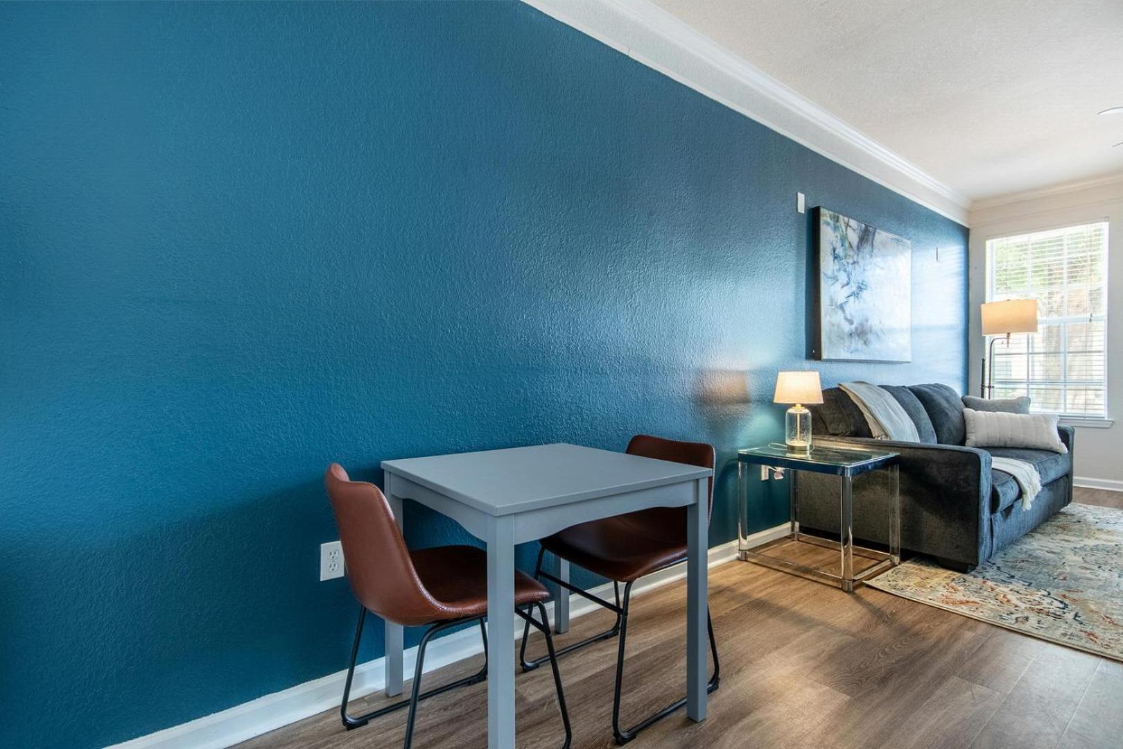 Landing Stunning 1BD Gym Pool