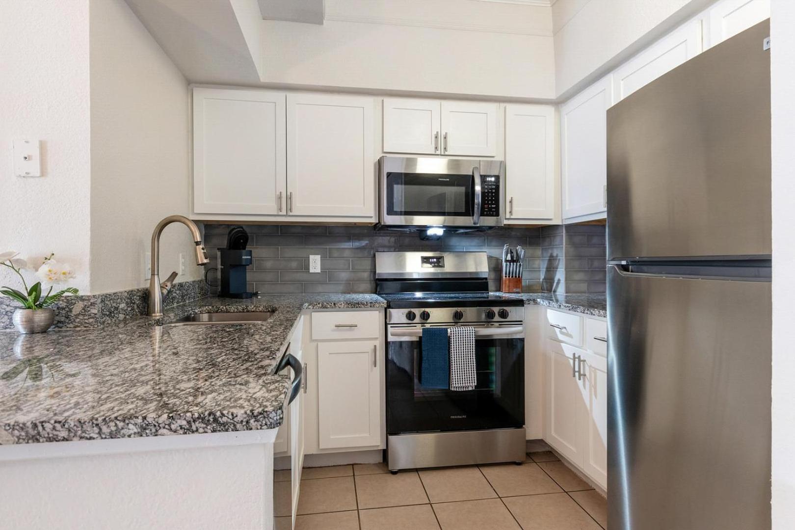 Landing Stunning 1BD Gym Pool