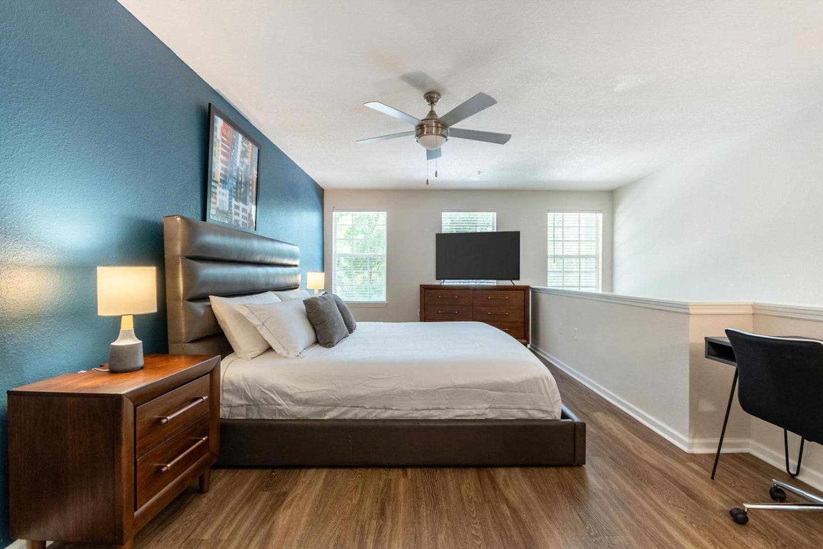 Landing Stunning 1BD Gym Pool