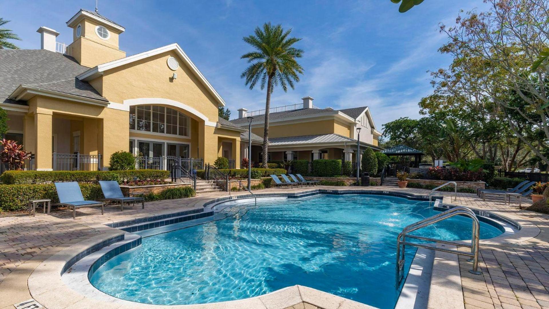 Landing Stunning 1BD Gym Pool