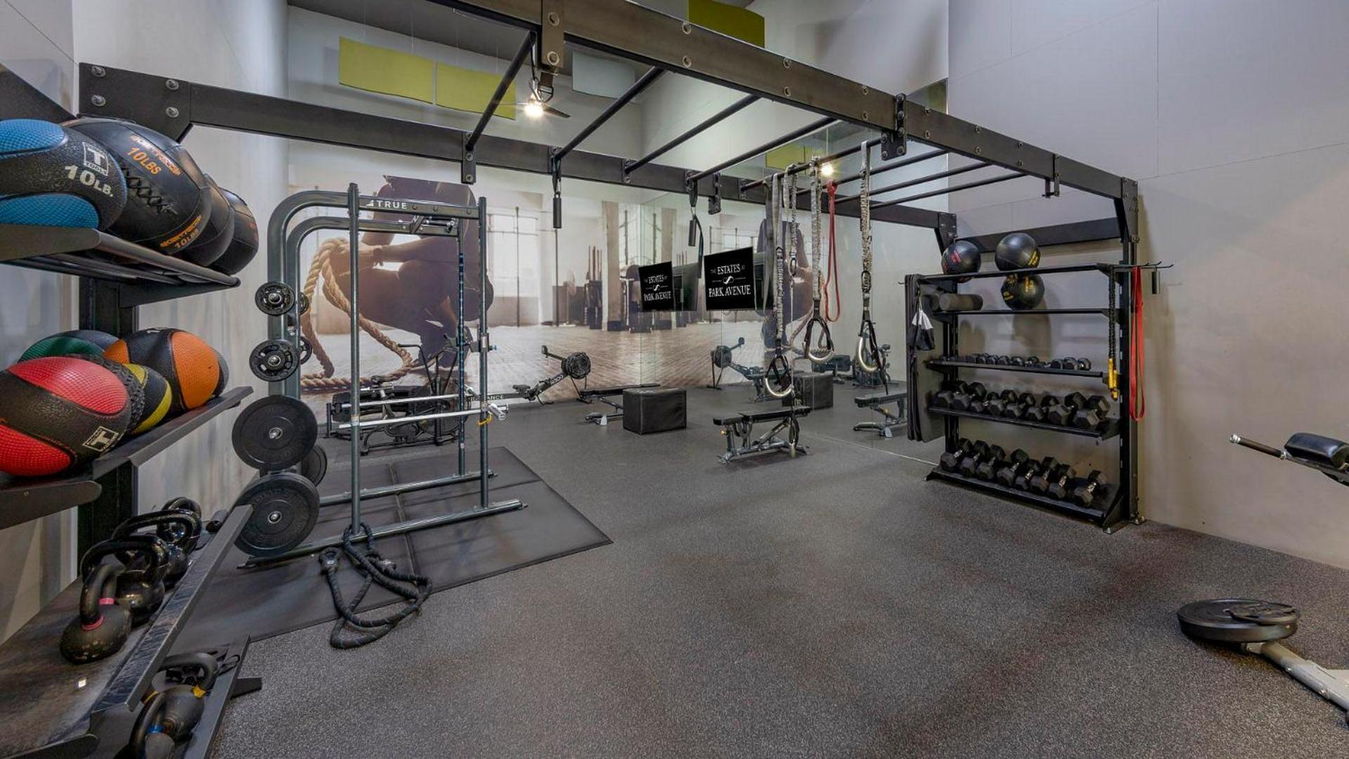 Landing Stunning 1BD Gym Pool