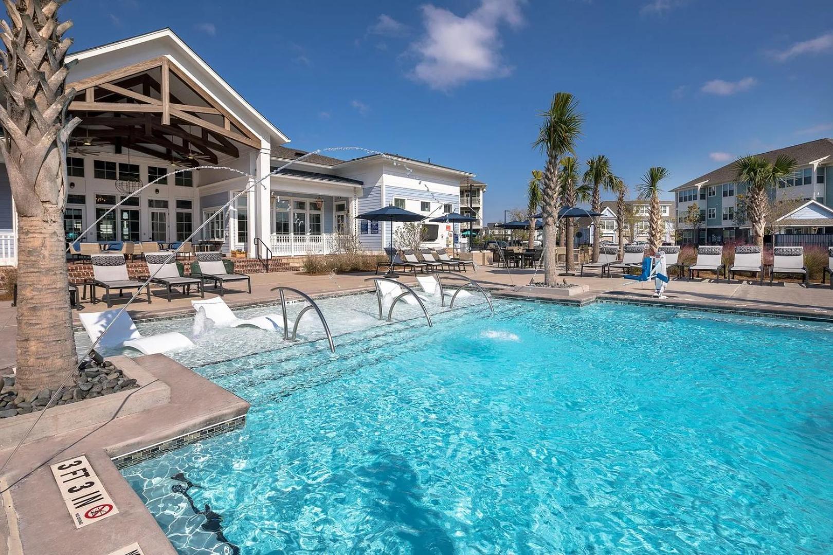 Landing Incredible 1BD Pool Gym