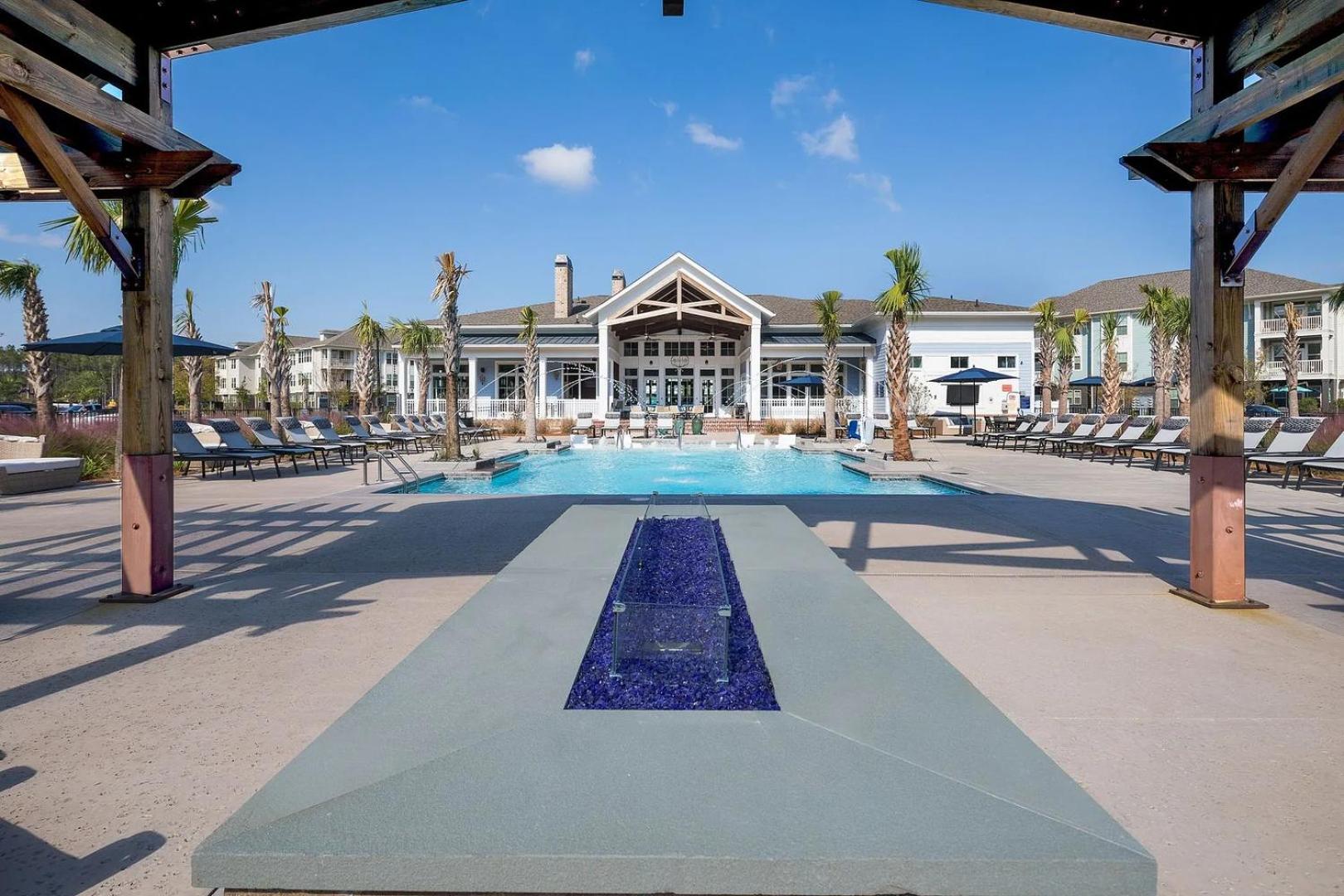 Landing Incredible 1BD Pool Gym