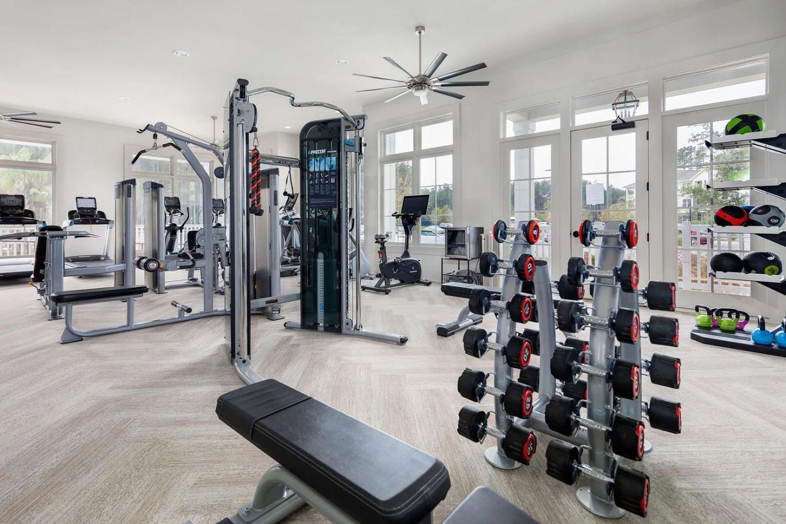 Landing Incredible 1BD Pool Gym
