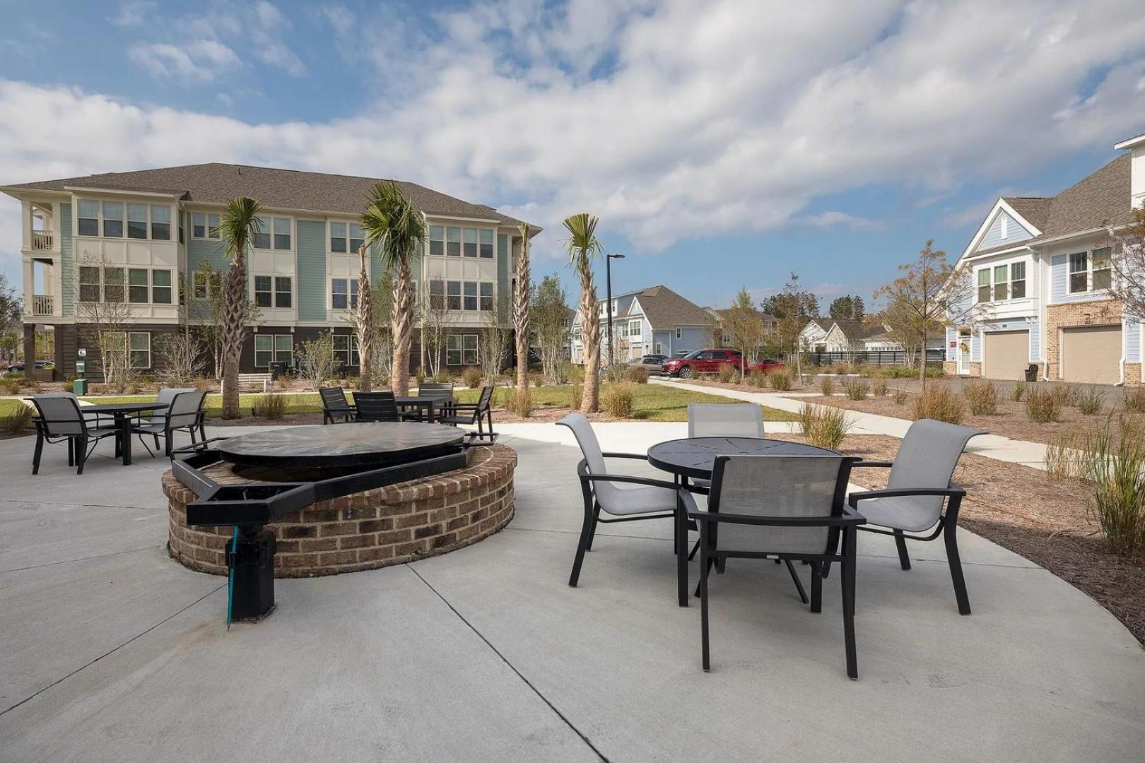Landing Incredible 1BD Pool Gym