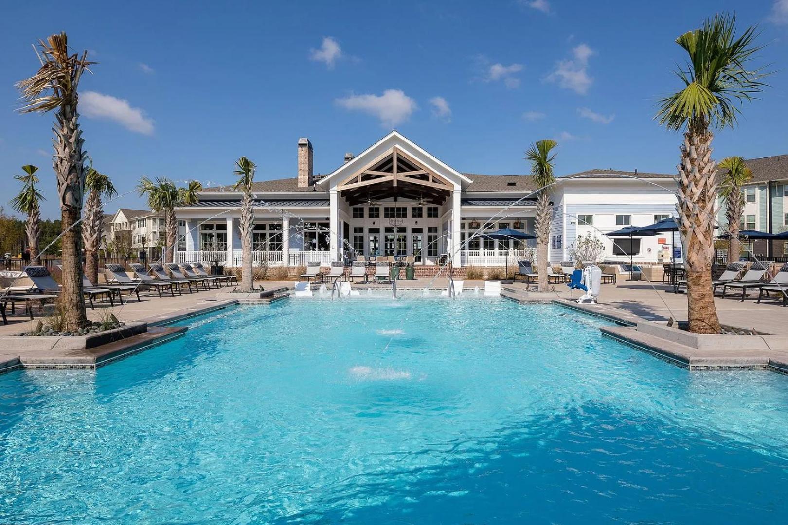 Landing Incredible 1BD Pool Gym