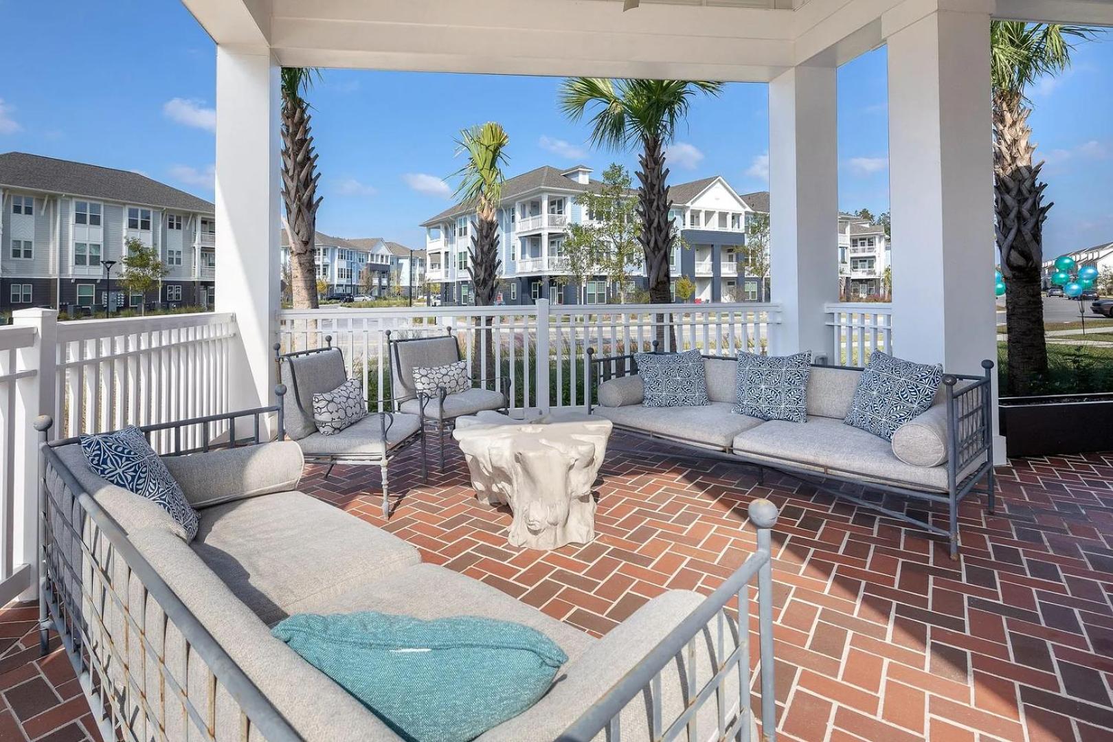 Landing Incredible 1BD Pool Gym