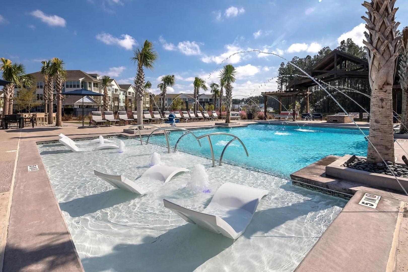 Landing Incredible 1BD Pool Gym