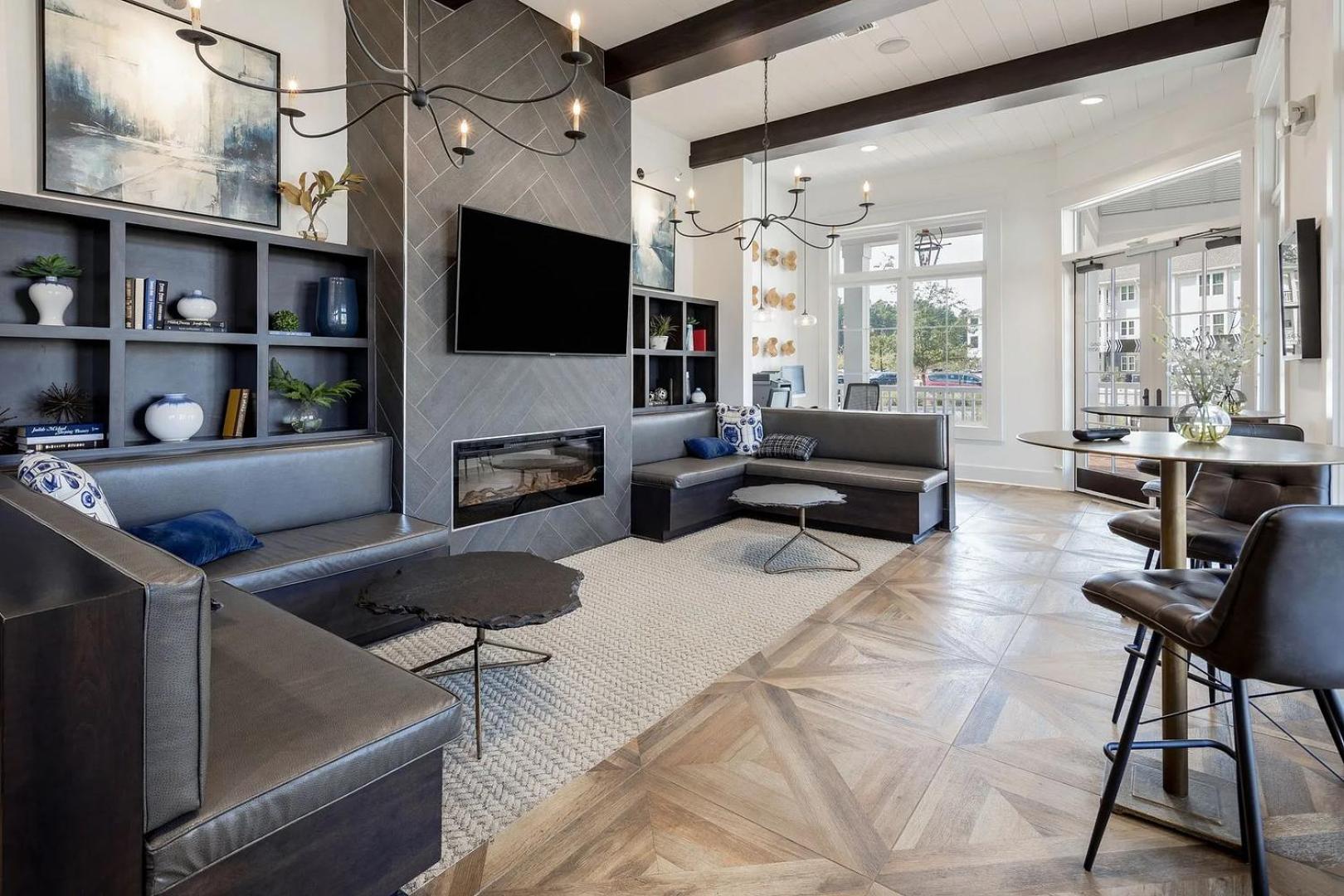 Landing Incredible 1BD Pool Gym