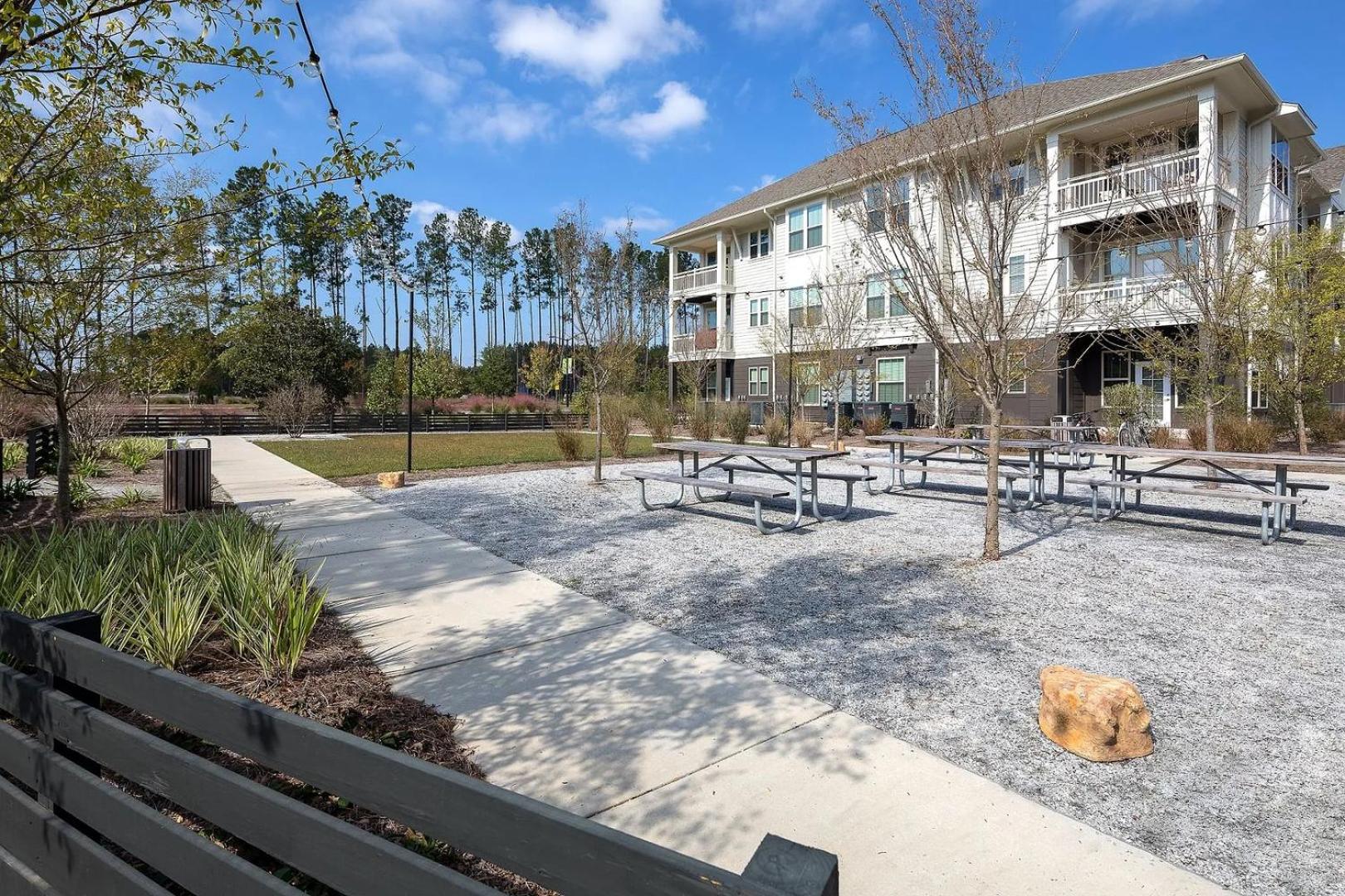 Landing Incredible 1BD Pool Gym