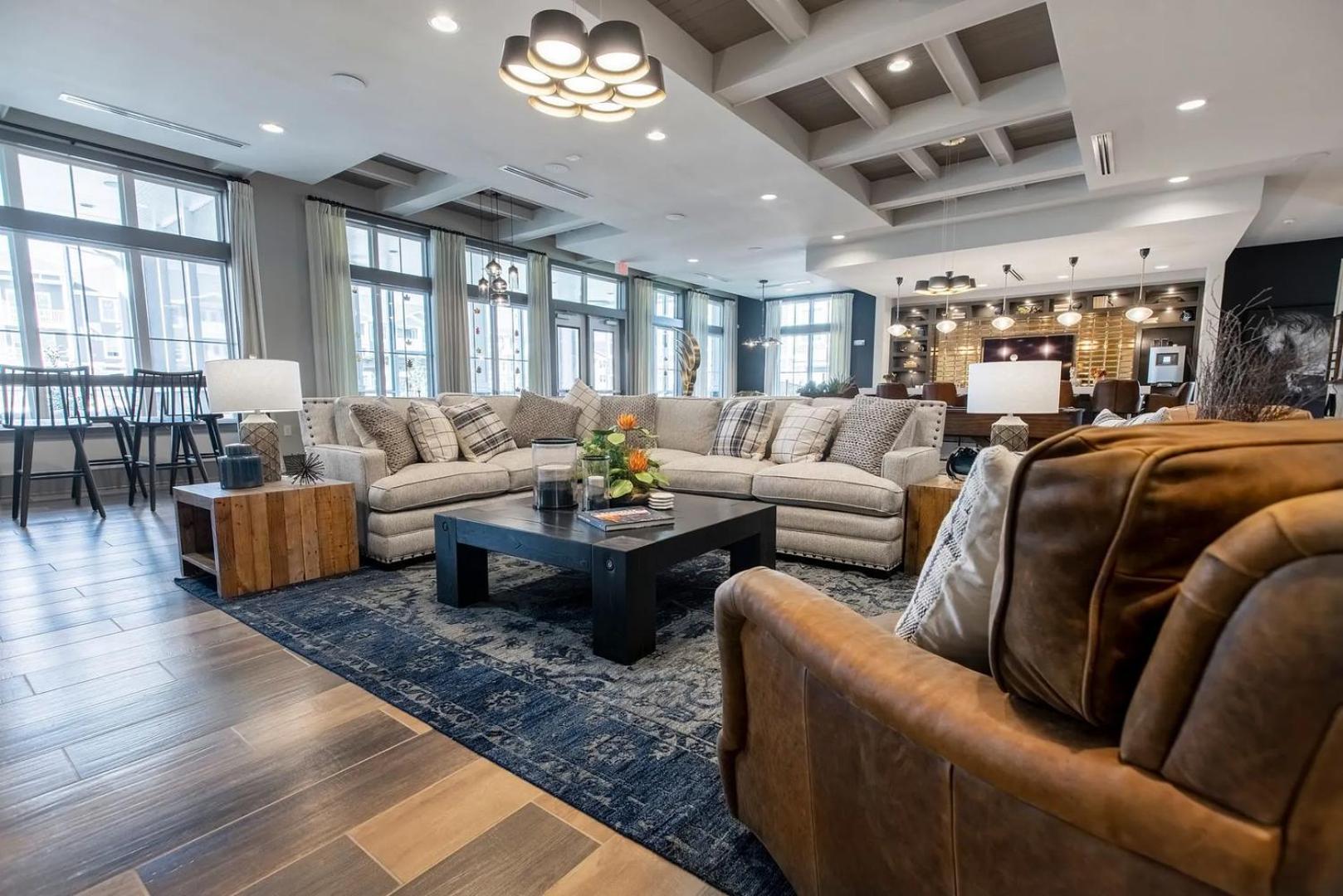 Landing Amazing 2BD Clubhouse Yoga Studio