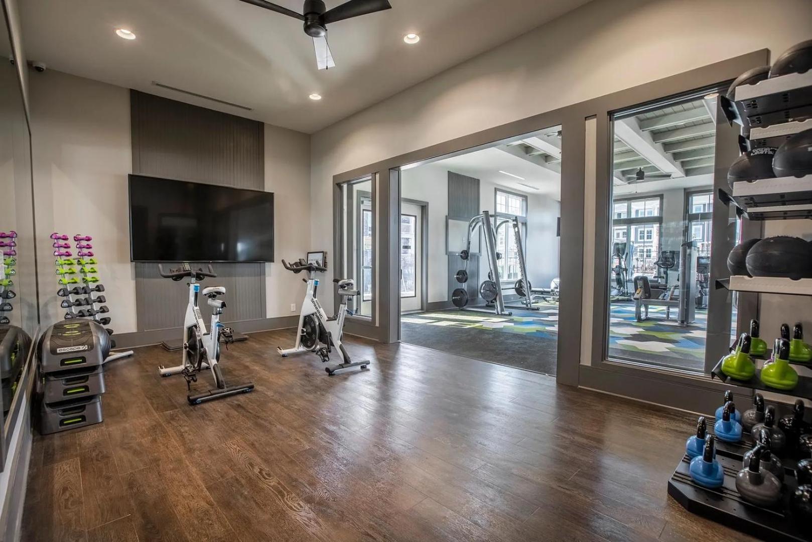 Landing Amazing 2BD Clubhouse Yoga Studio