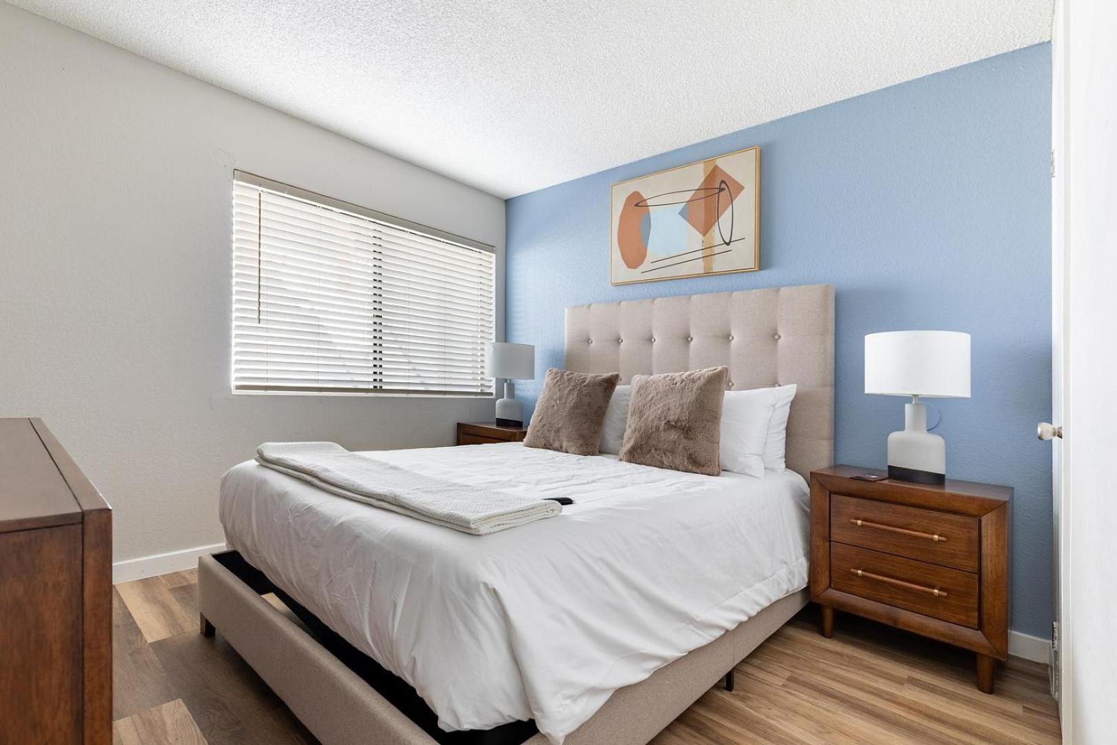Landing Chic 1BD in Maryvale Village