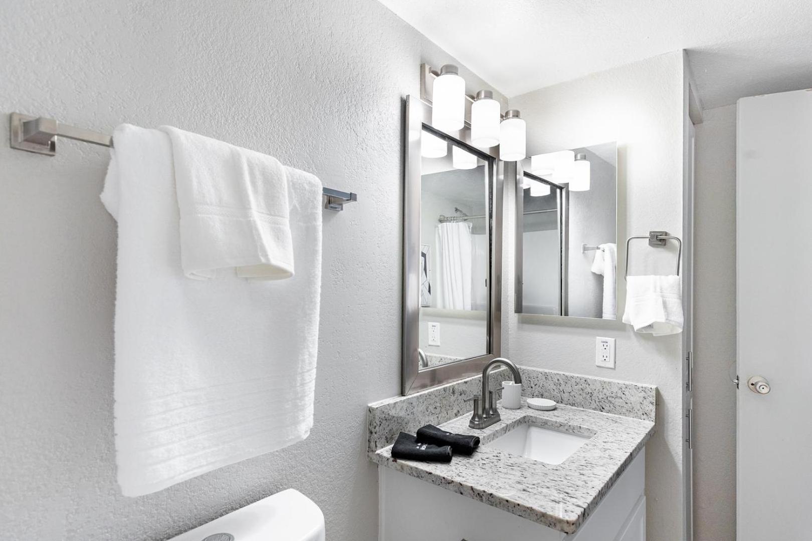 Landing Chic 1BD in Maryvale Village