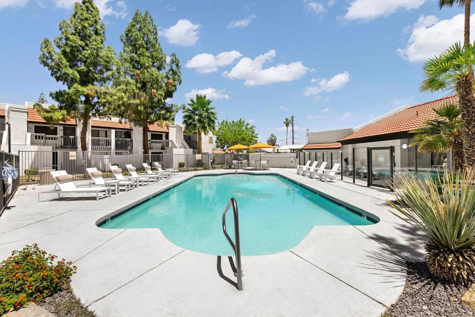 Landing Chic 1BD in Maryvale Village