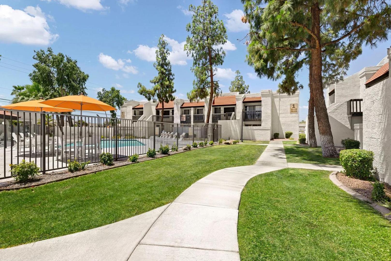 Landing Chic 1BD in Maryvale Village
