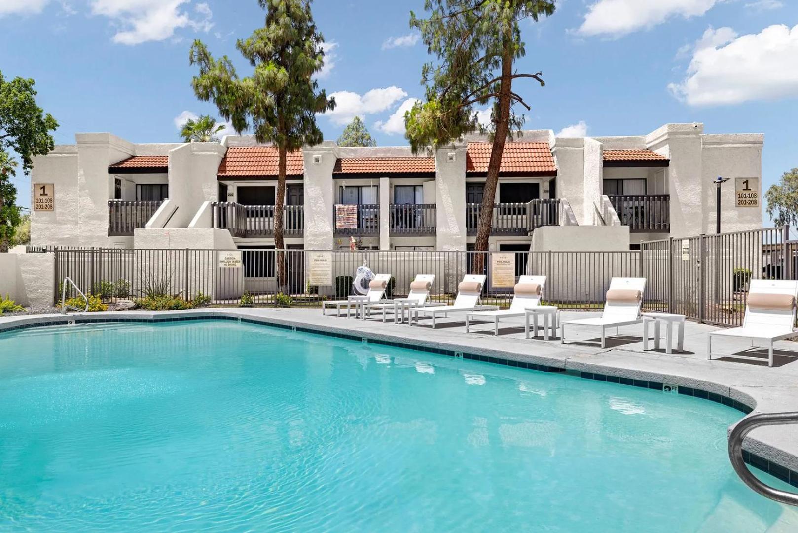 Landing Chic 1BD in Maryvale Village