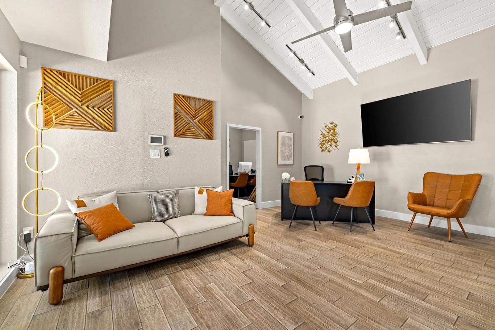 Landing Chic 1BD in Maryvale Village