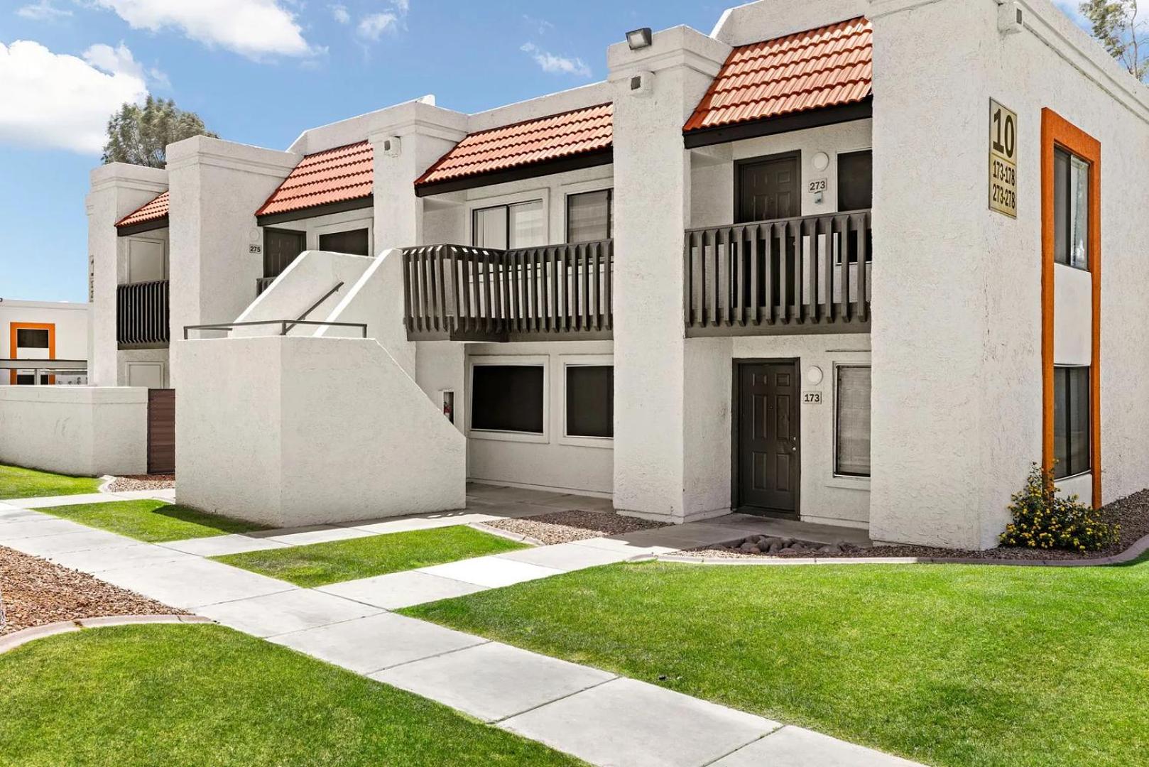 Landing Chic 1BD in Maryvale Village