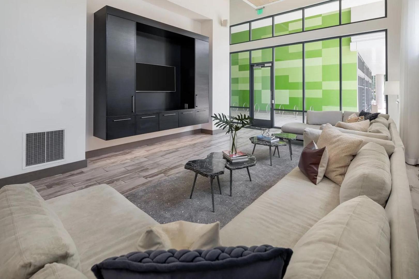 Landing Chic 1BD Gym Rooftop Lounge
