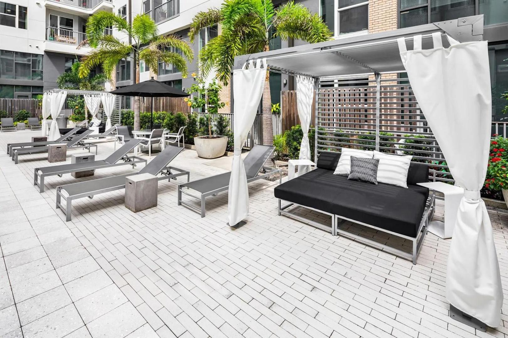 Landing Chic 1BD Gym Rooftop Lounge