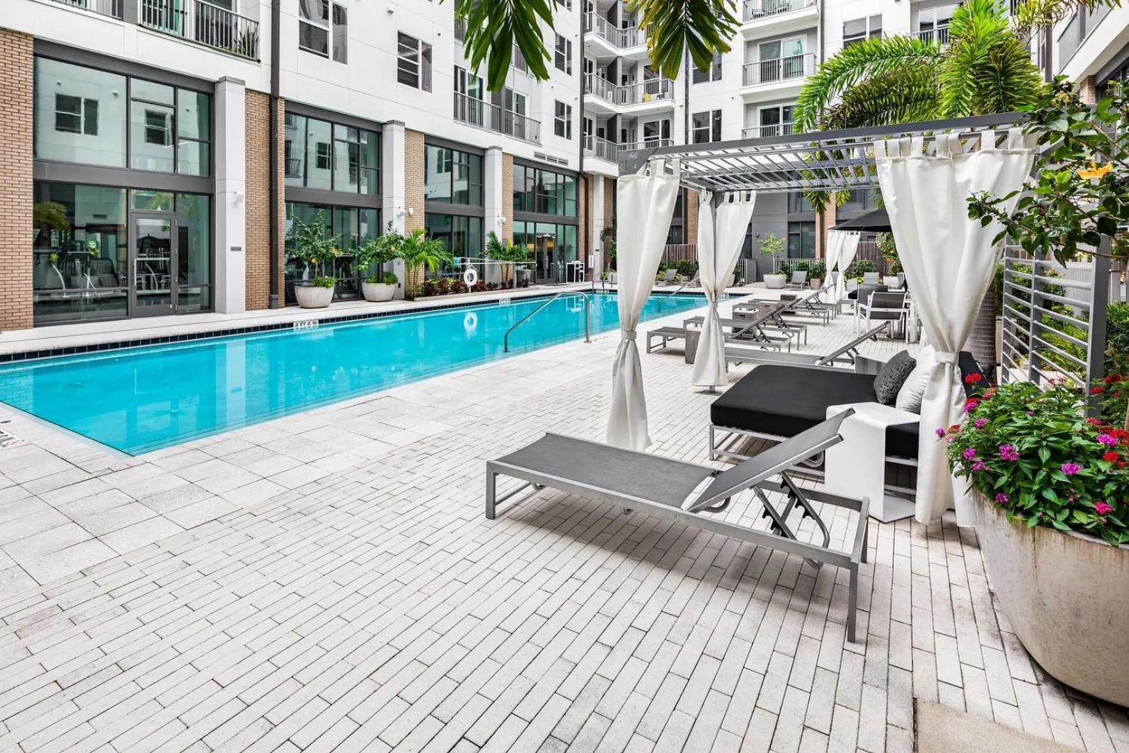 Landing Chic 1BD Gym Rooftop Lounge