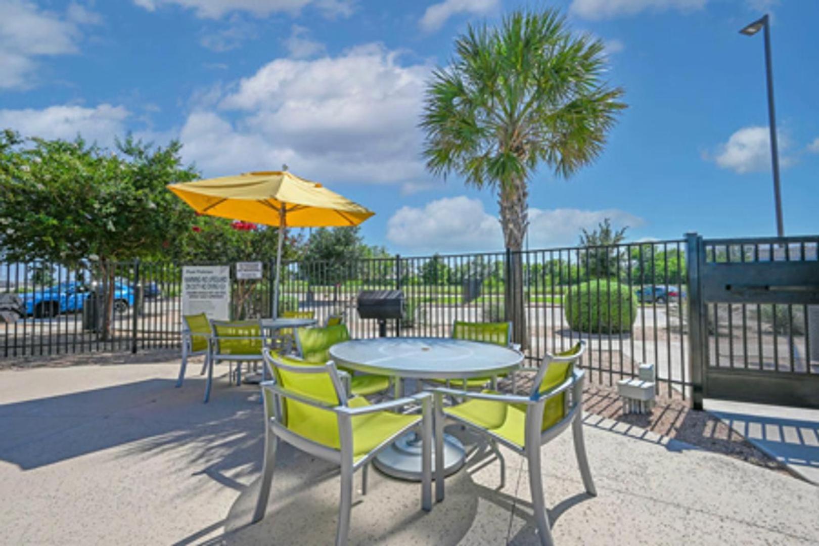 Landing Stylish 1BD Clubhouse Gym