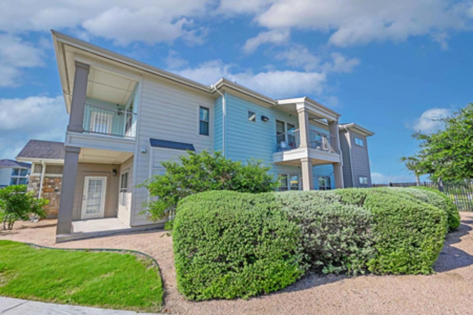 Landing Stylish 1BD Clubhouse Gym