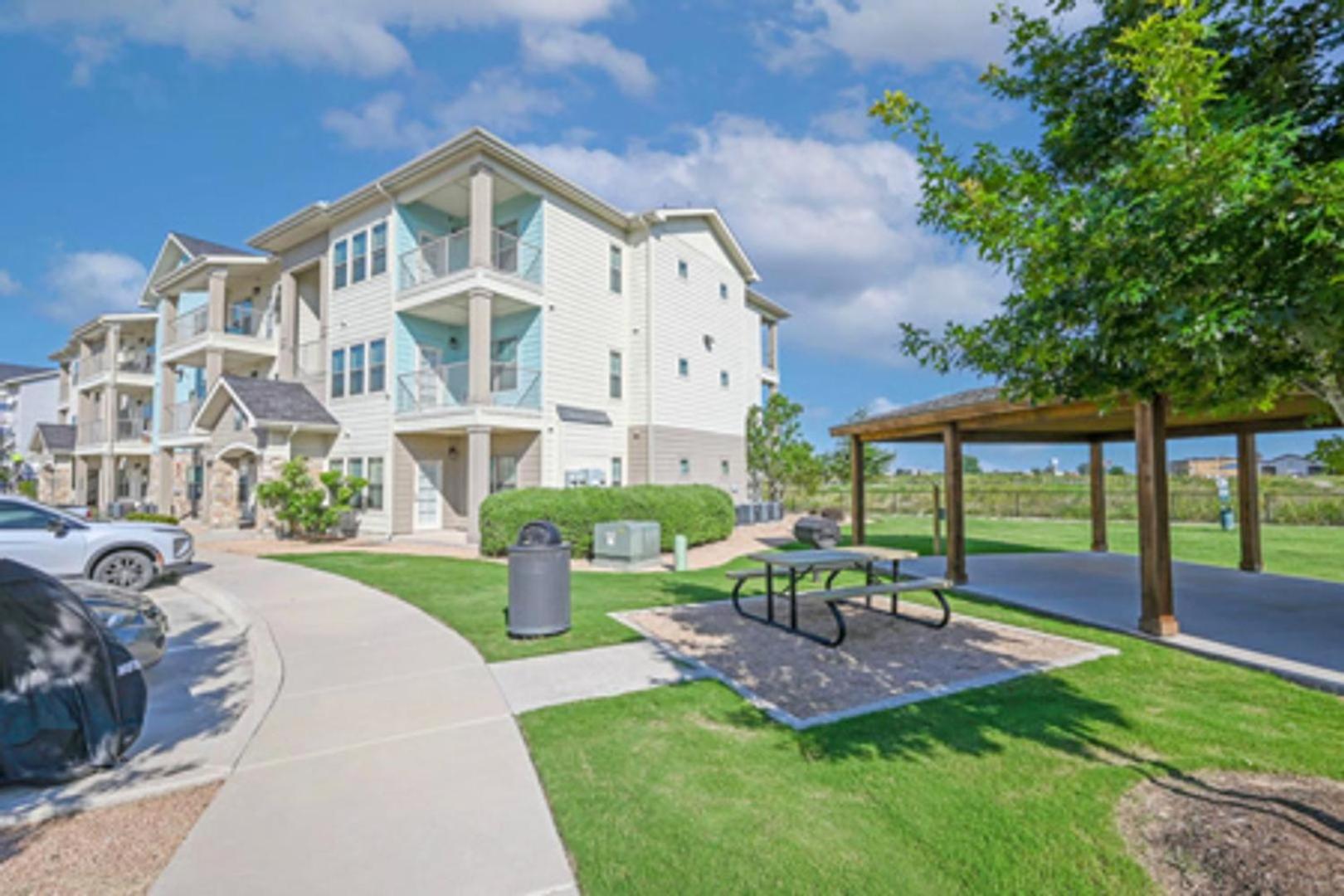 Landing Stylish 1BD Clubhouse Gym