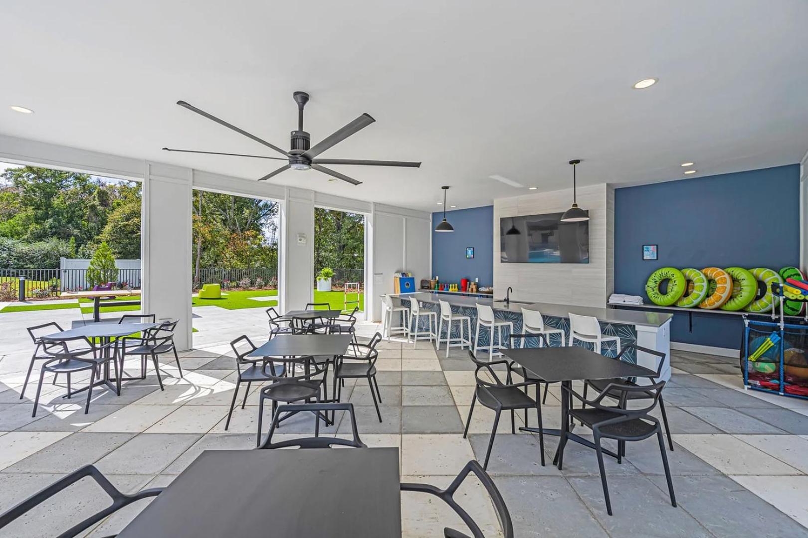 Landing Stylish 1BD Clubhouse Gym