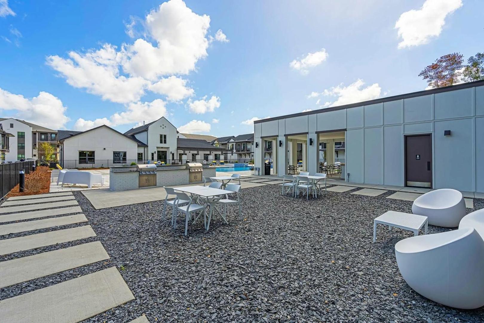 Landing Stylish 1BD Clubhouse Gym