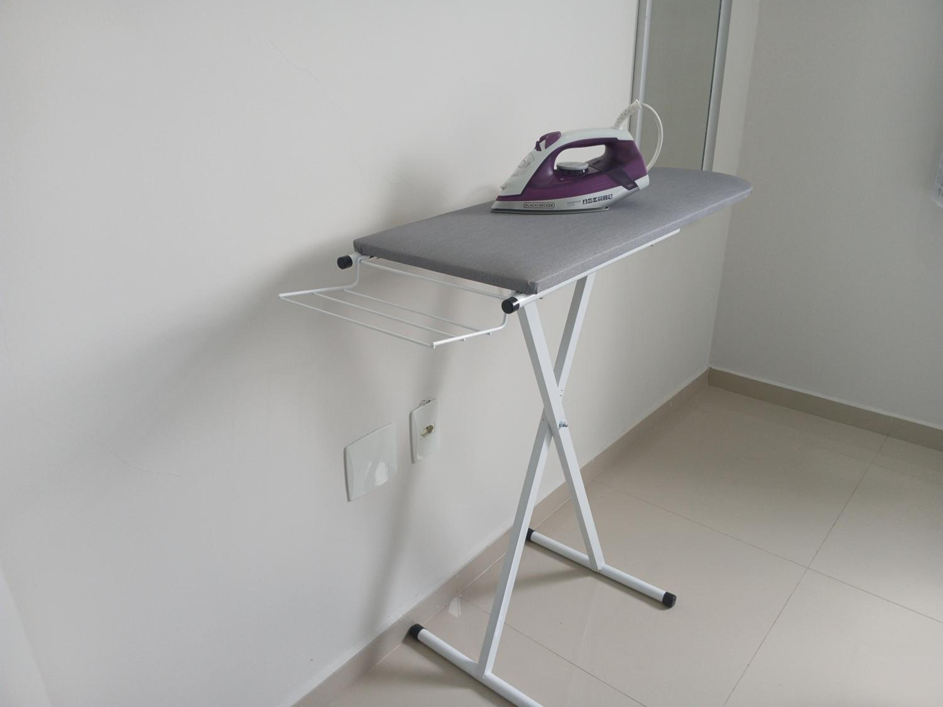 Ótima Localização, com suíte, Garagem coberta