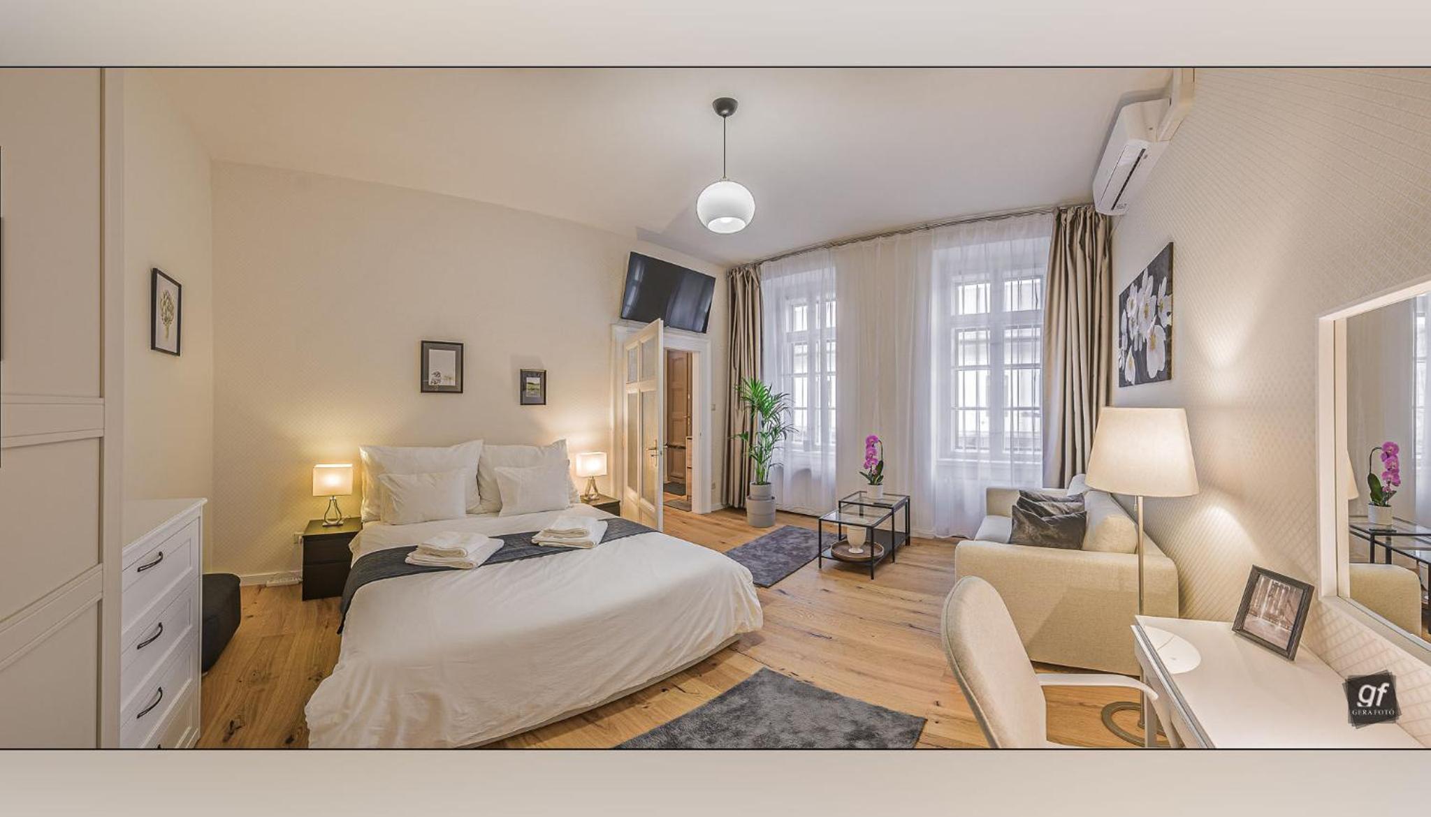 City-Center Apartment with Stylish and Modern Comforts
