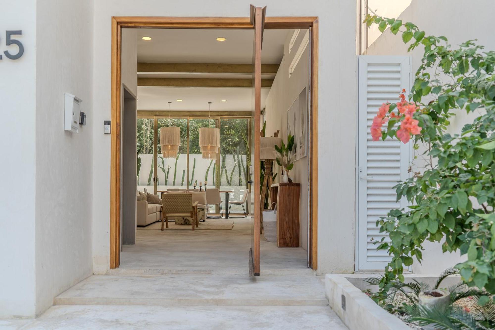 Villa Tulipan Modern 4 bedroom 4 bathroom and private pool
