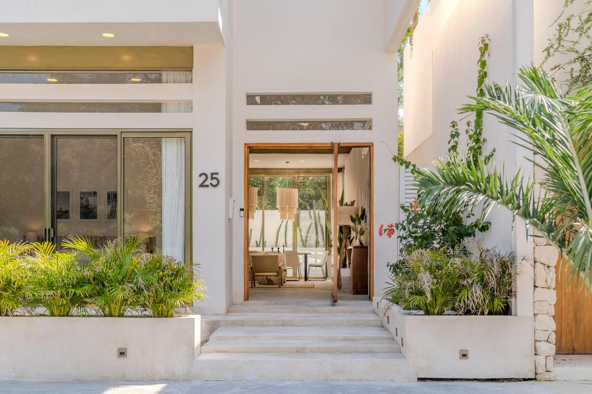 Villa Tulipan Modern 4 bedroom 4 bathroom and private pool