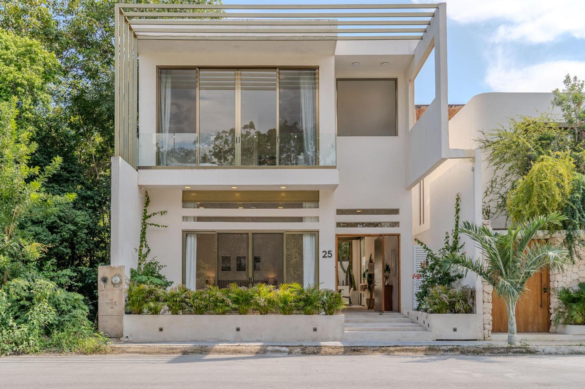 Villa Tulipan Modern 4 bedroom 4 bathroom and private pool