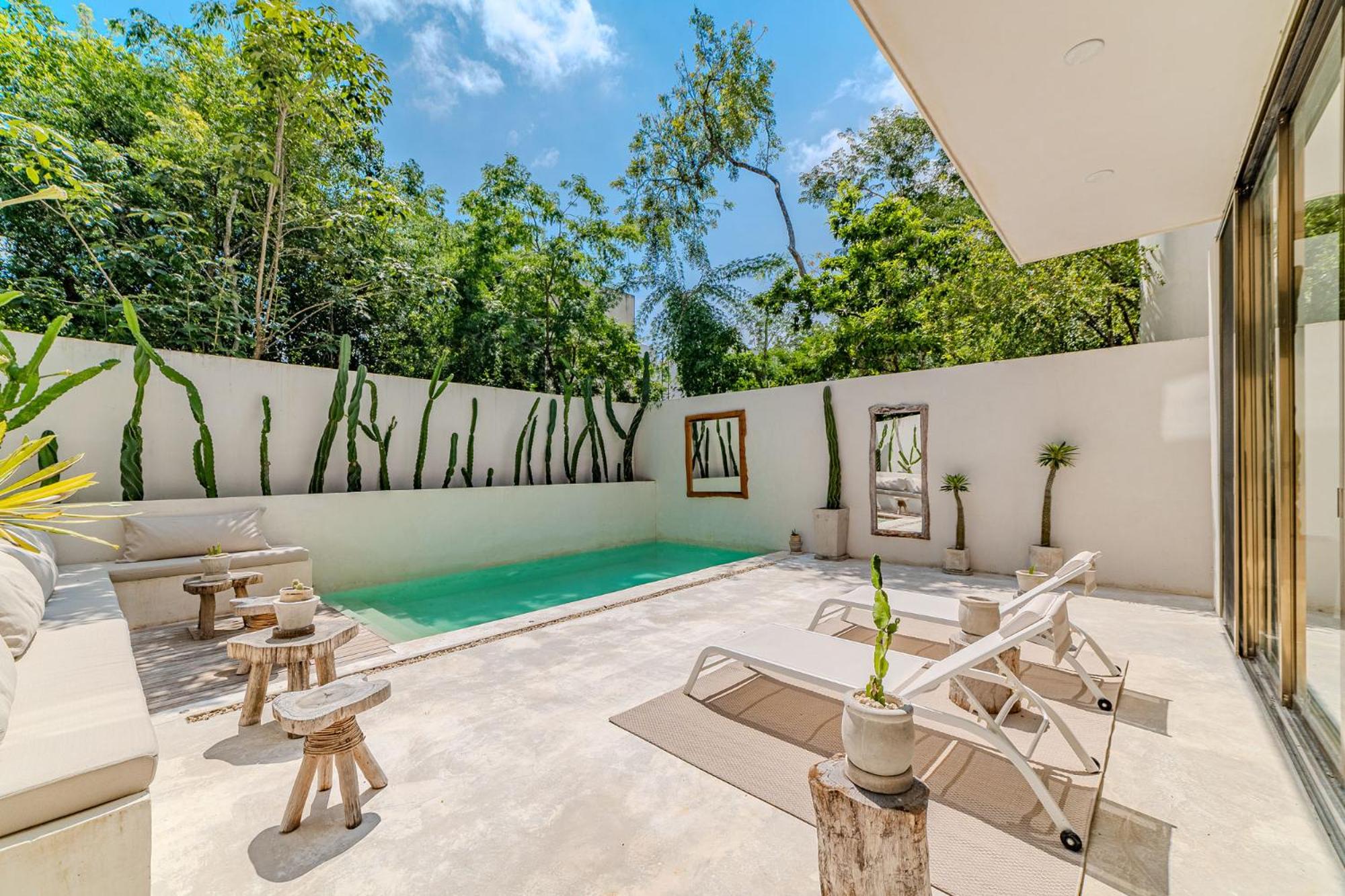 Villa Tulipan Modern 4 bedroom 4 bathroom and private pool