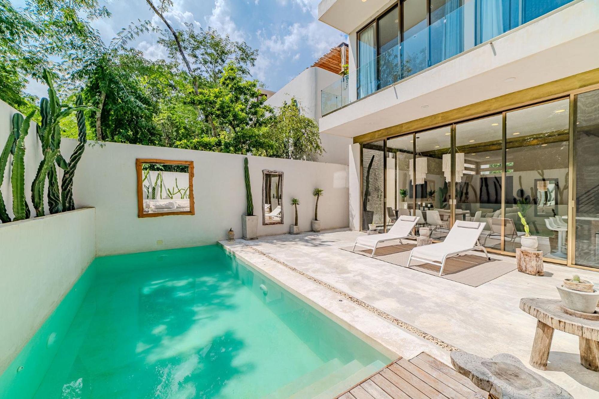 Villa Tulipan Modern 4 bedroom 4 bathroom and private pool