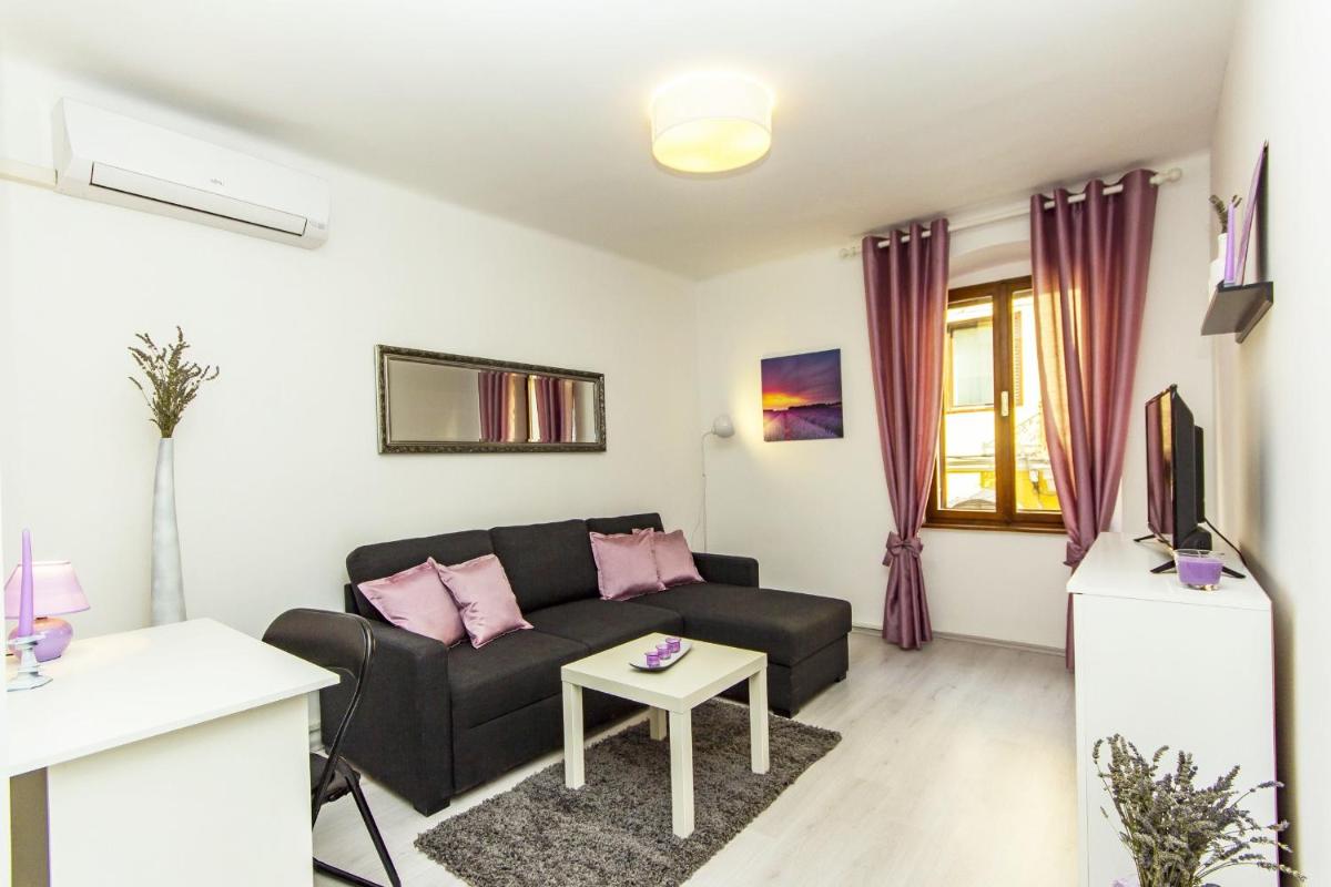 Center Apartment Lori view 4