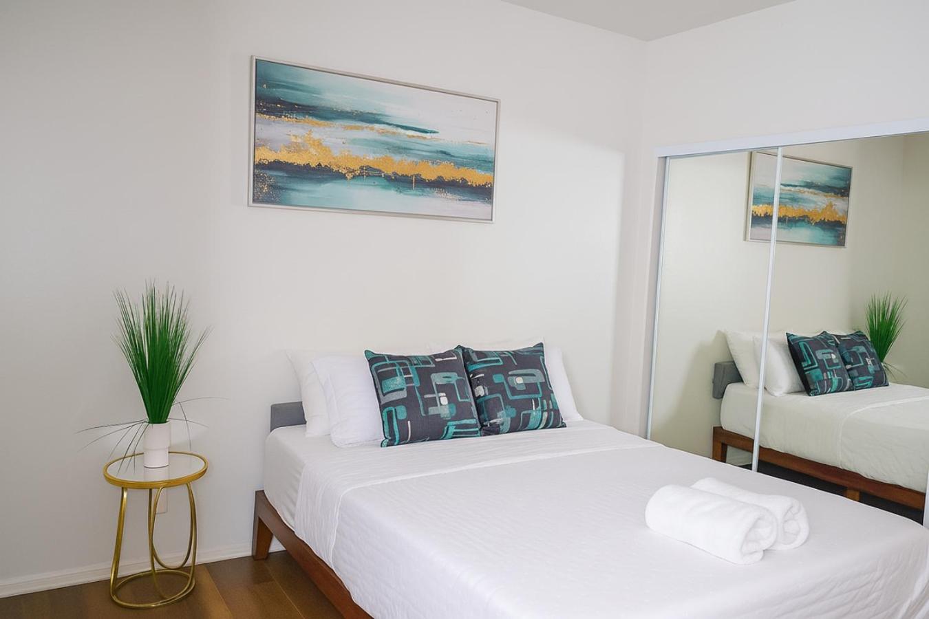 Ocean Breeze Marina Suites with Pool, Gym & Hot Tub