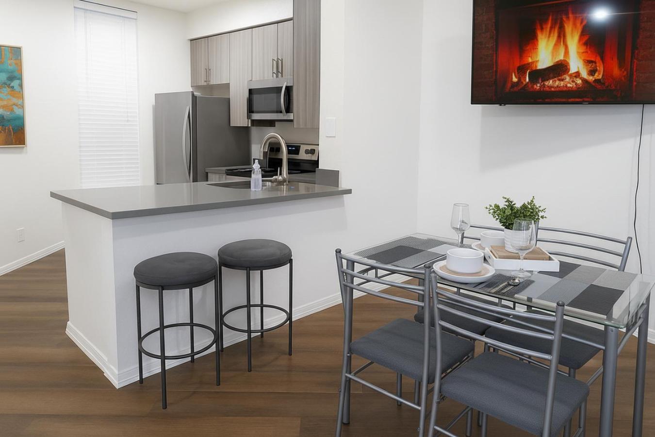 Ocean Breeze Marina Suites with Pool, Gym & Hot Tub