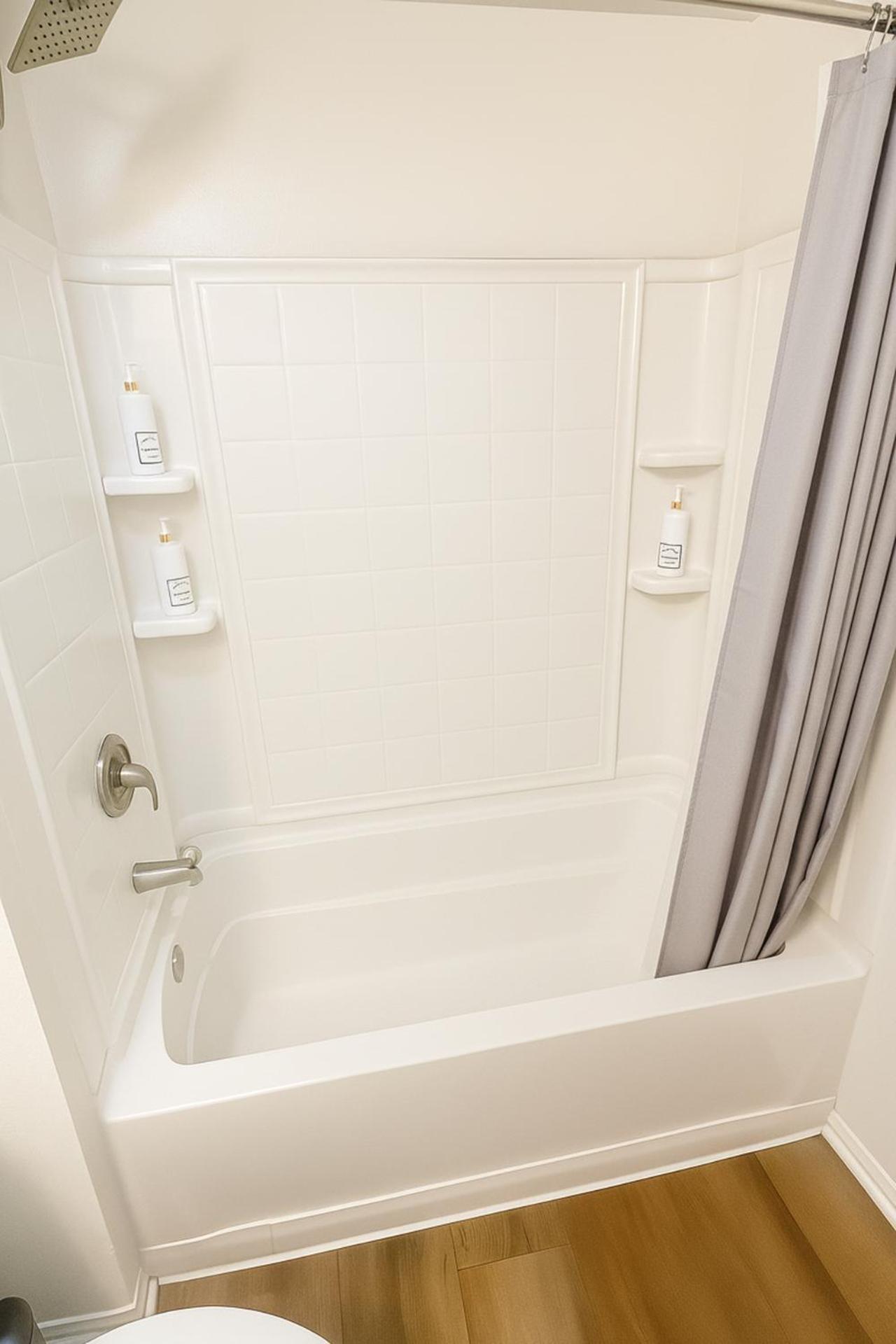 Ocean Breeze Marina Suites with Pool, Gym & Hot Tub