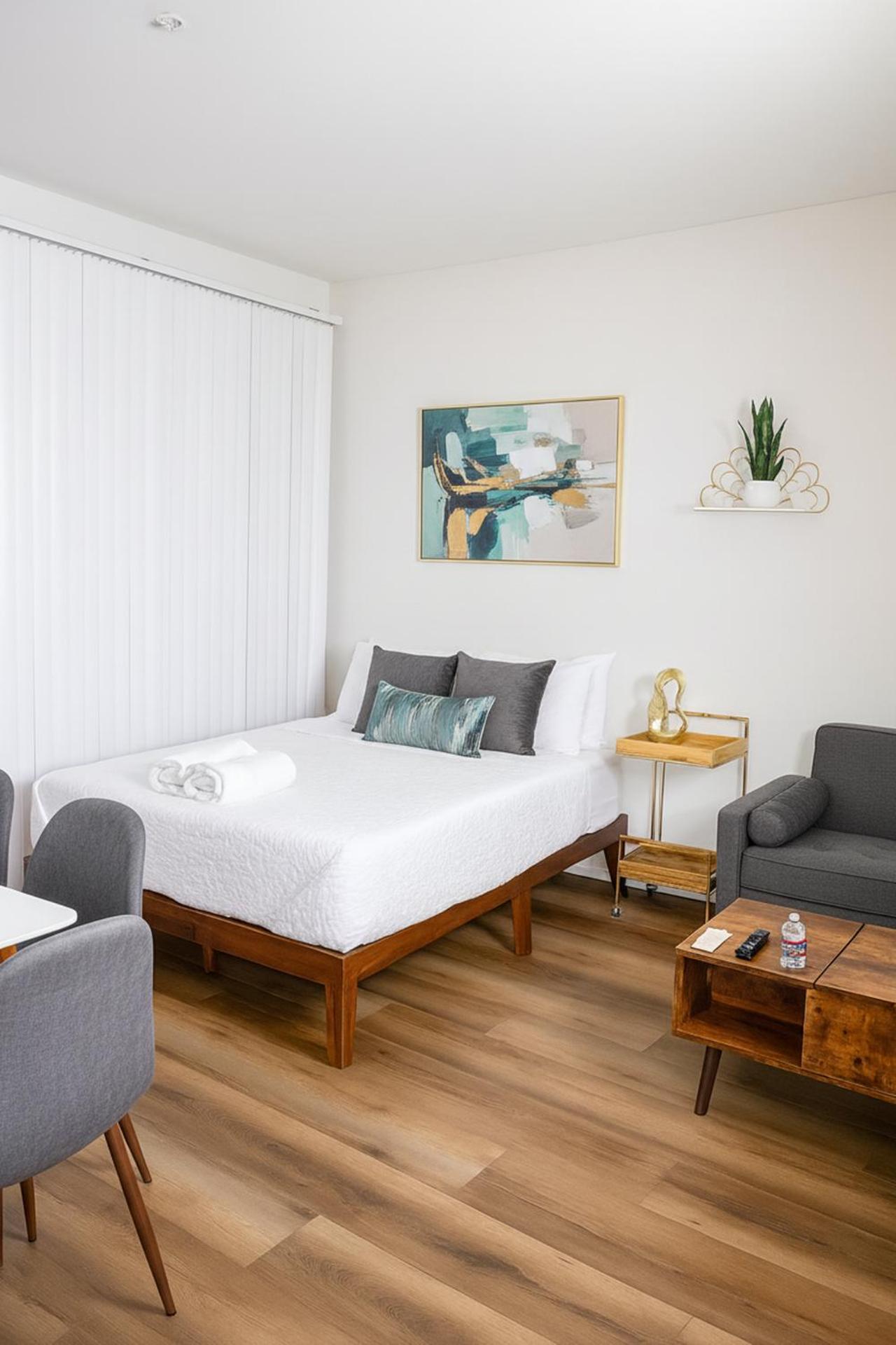 Ocean Breeze Marina Suites with Pool, Gym & Hot Tub