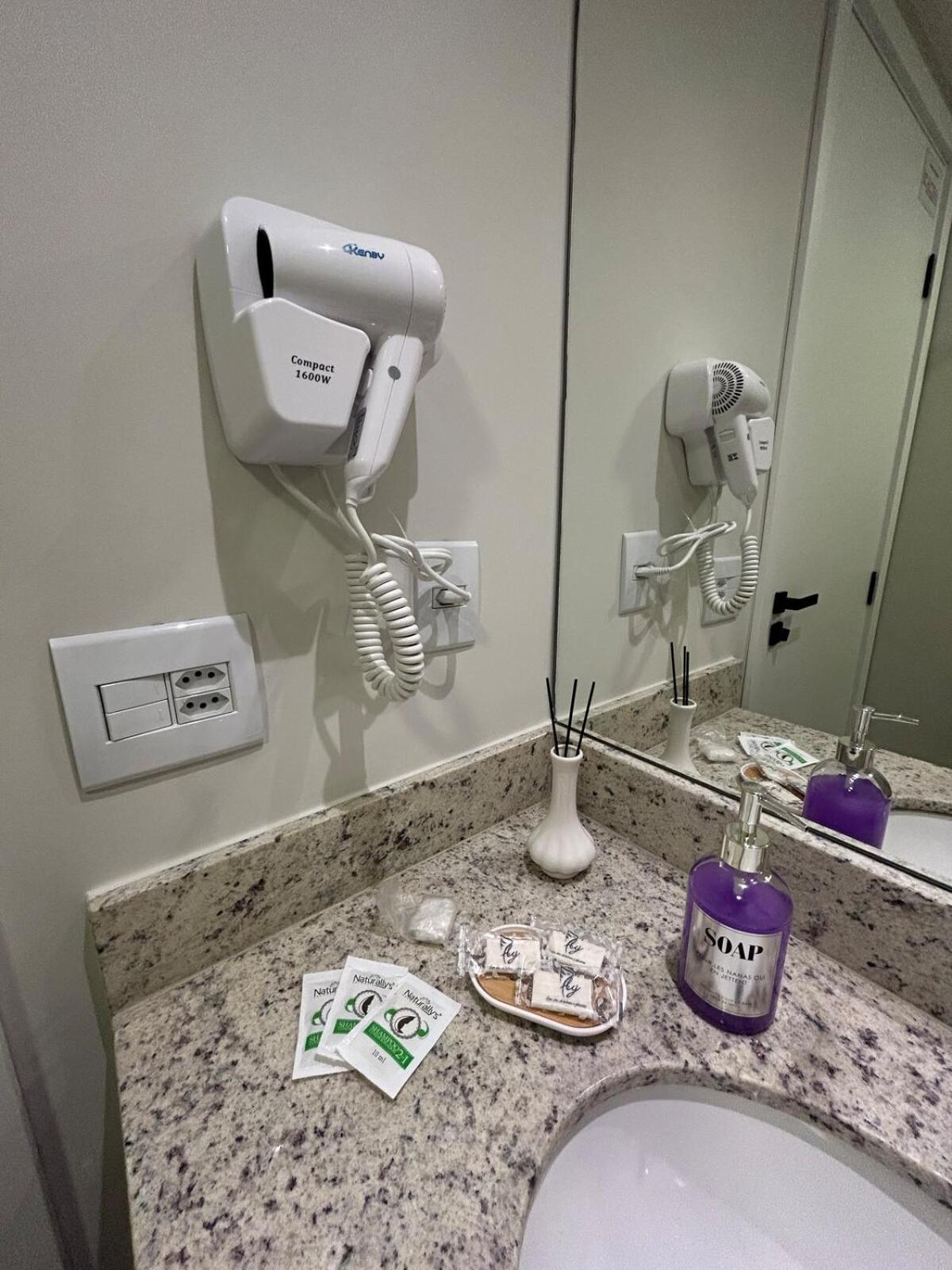 Uni Home 405 - COM ESTACIONAMENTO GRATUITO - Studio moderno e novo perto do MAC - Boa Viagem