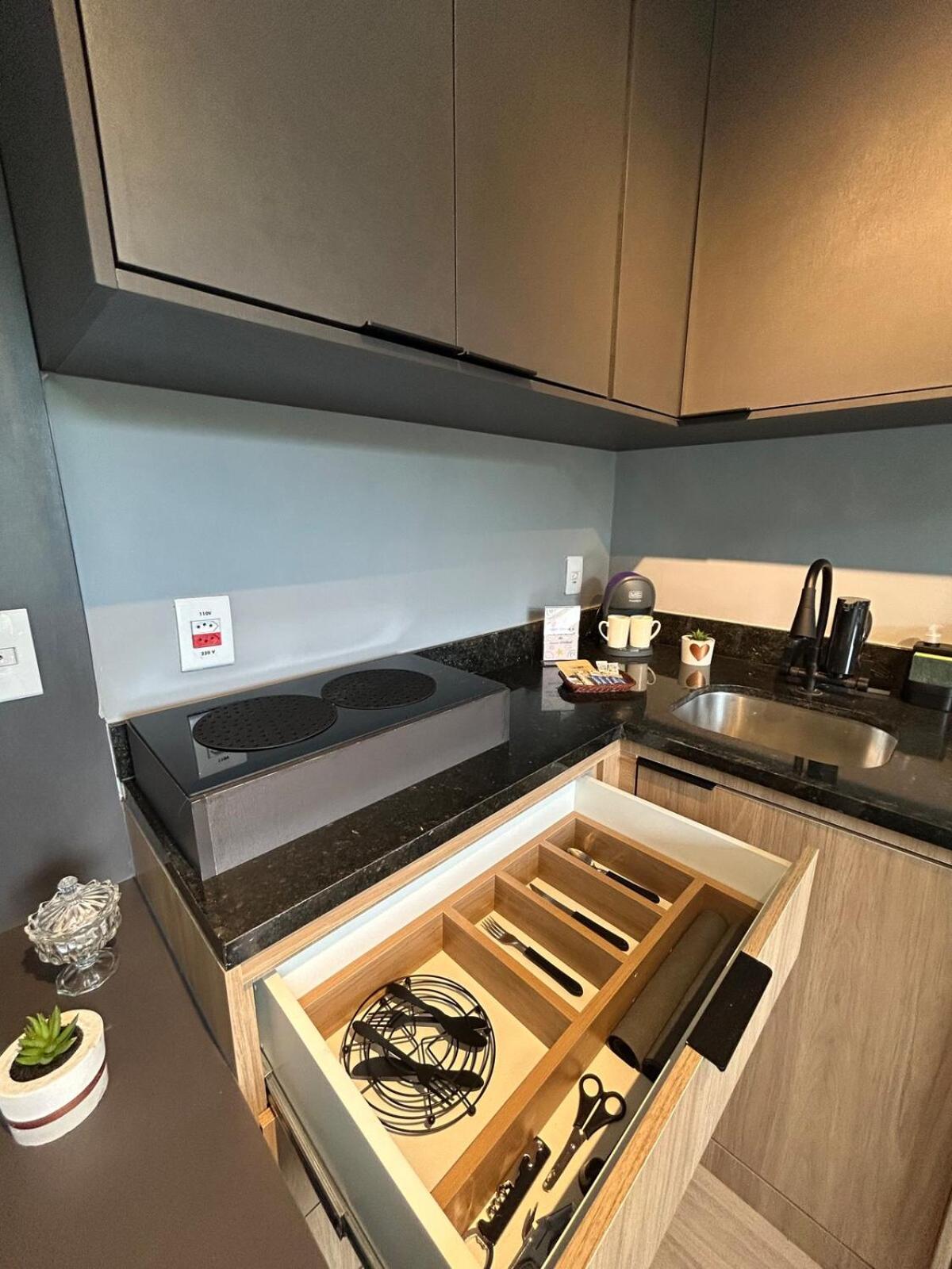Uni Home 405 - COM ESTACIONAMENTO GRATUITO - Studio moderno e novo perto do MAC - Boa Viagem