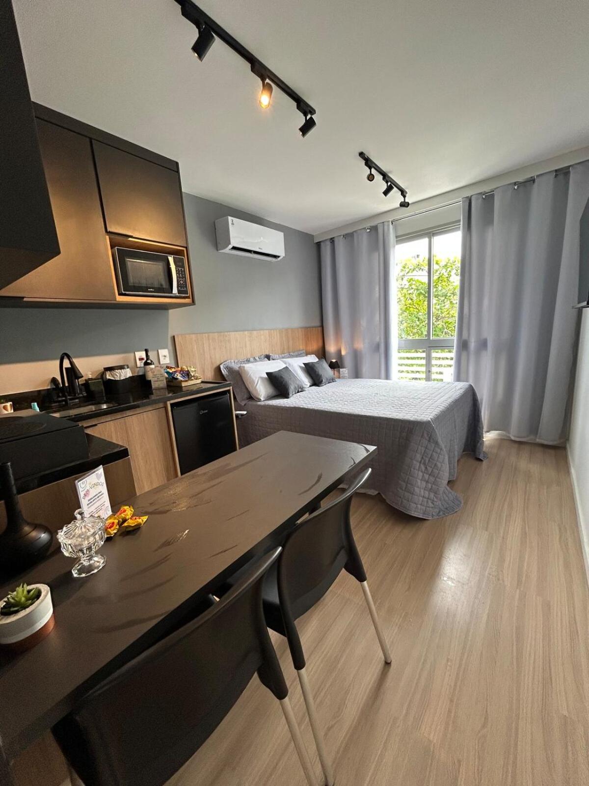 Uni Home 405 - COM ESTACIONAMENTO GRATUITO - Studio moderno e novo perto do MAC - Boa Viagem
