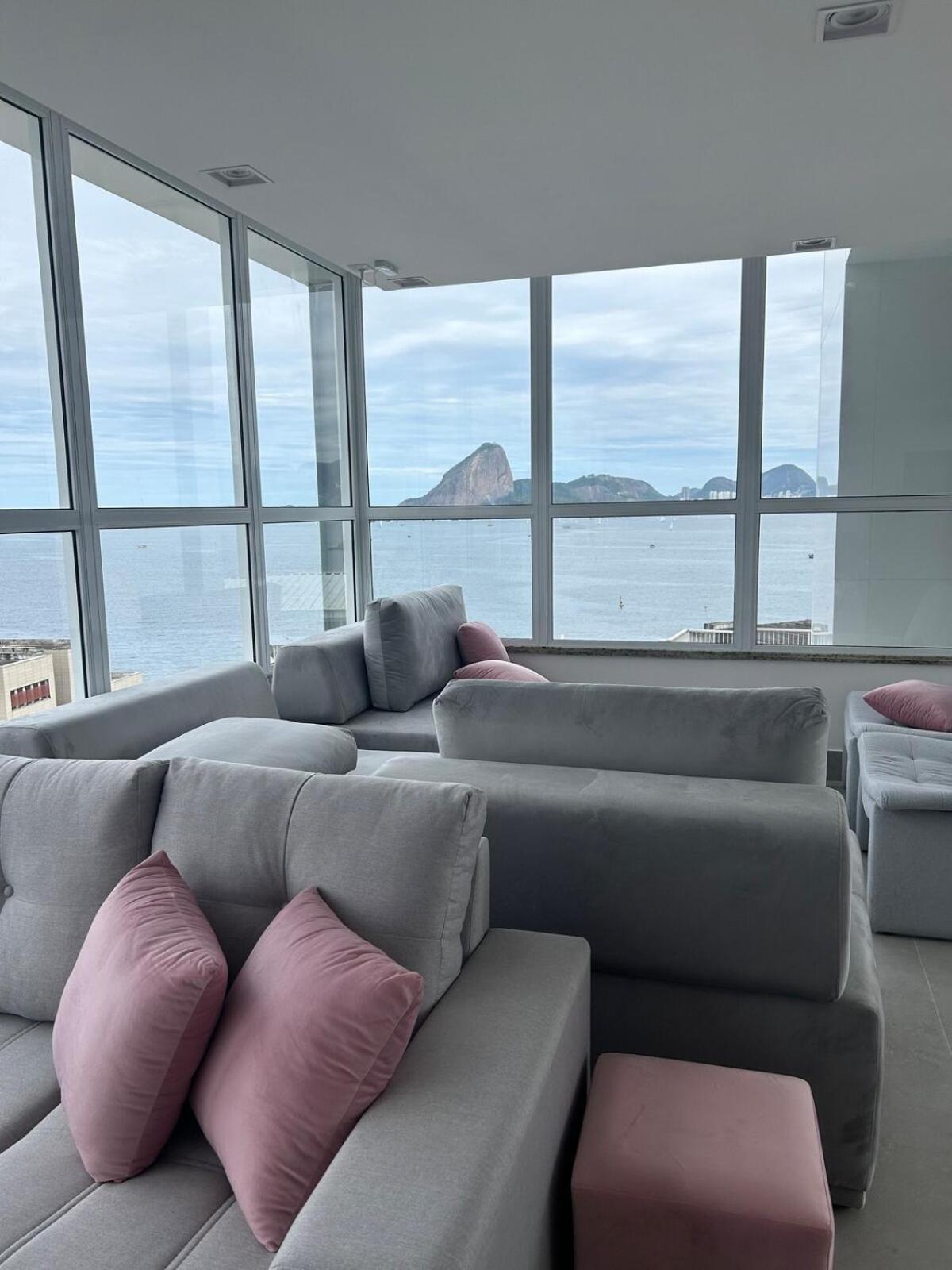 Uni Home 405 - COM ESTACIONAMENTO GRATUITO - Studio moderno e novo perto do MAC - Boa Viagem