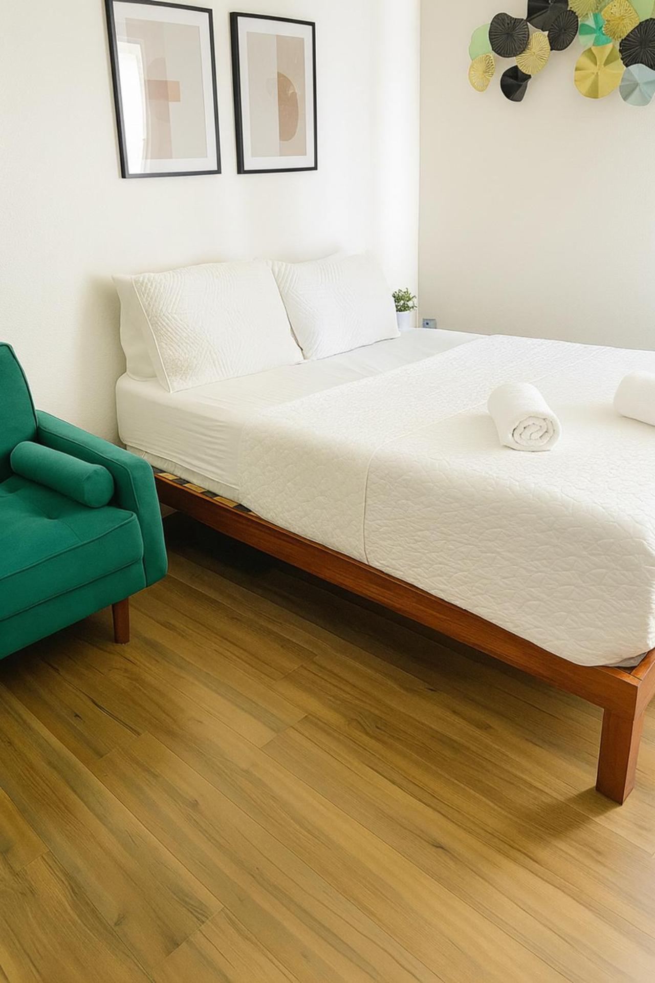 Ocean Breeze Marina Suites with Pool, Gym & Hot Tub